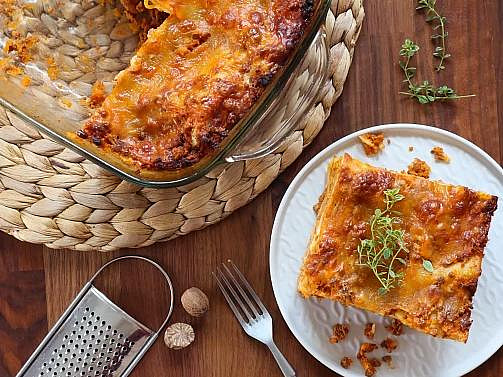 Recept na lasagne bolognese s mletým hovädzím mäsom, zeleninou a bešamelom