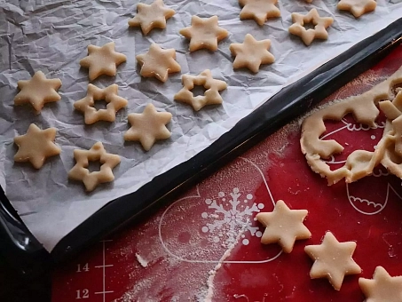 Vínne koláčiky - recept - vykrajovanie